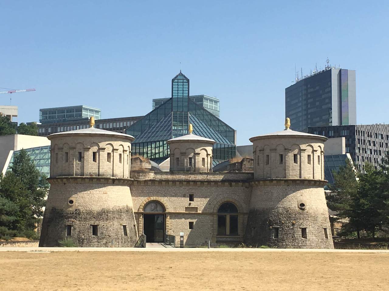 Luxembourg: Museum Drai Eechelen with MODAM behind