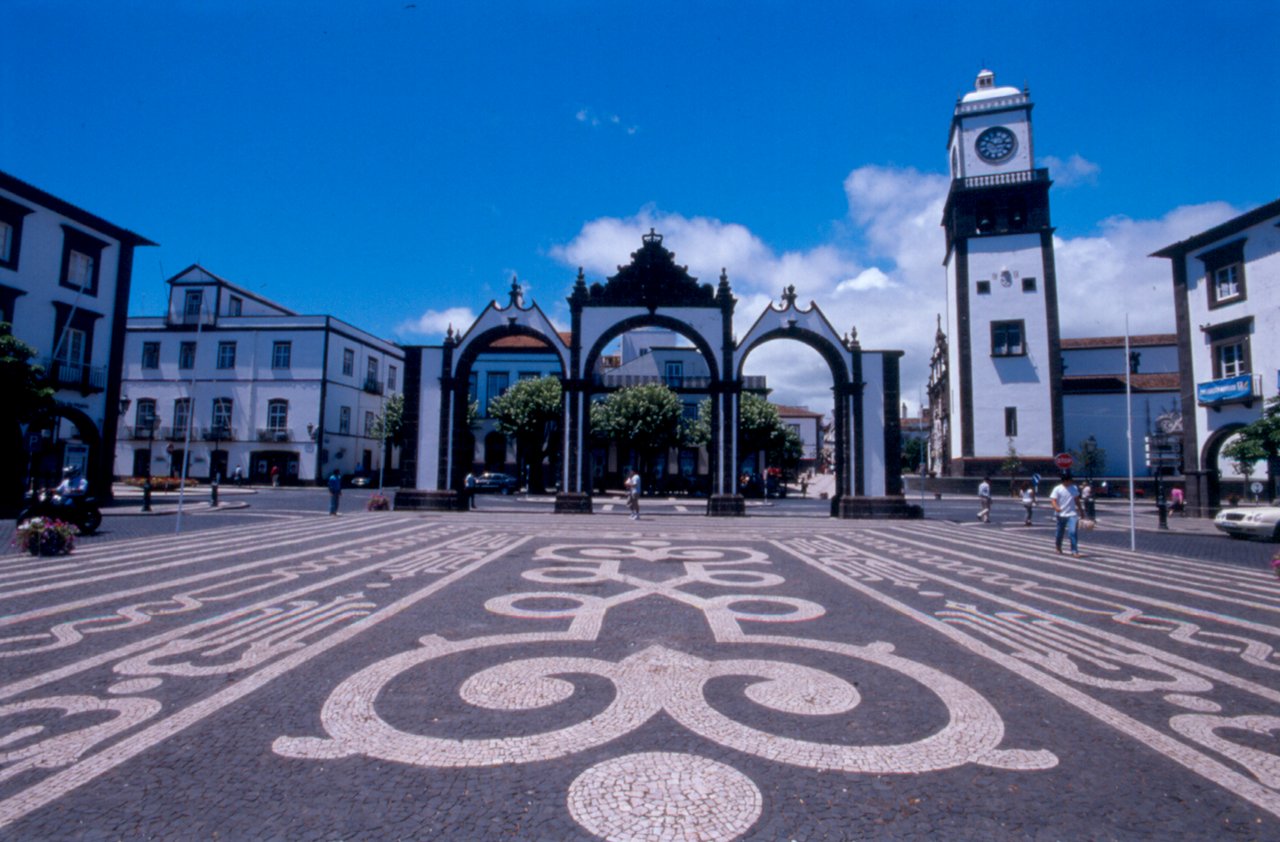 Portas da Cidade in Ponta Delgada